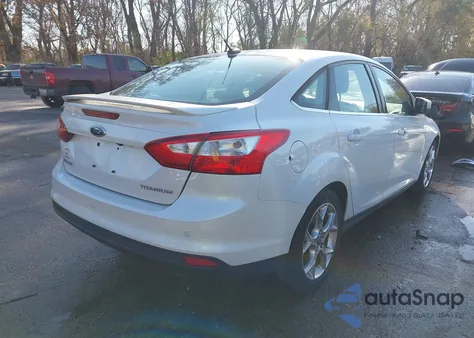 2012 Ford Focus Titanium z USA, uszkodzony, nr VIN 1FAHP3J20CL102648
